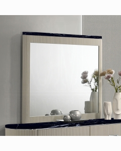Travonte Mirror